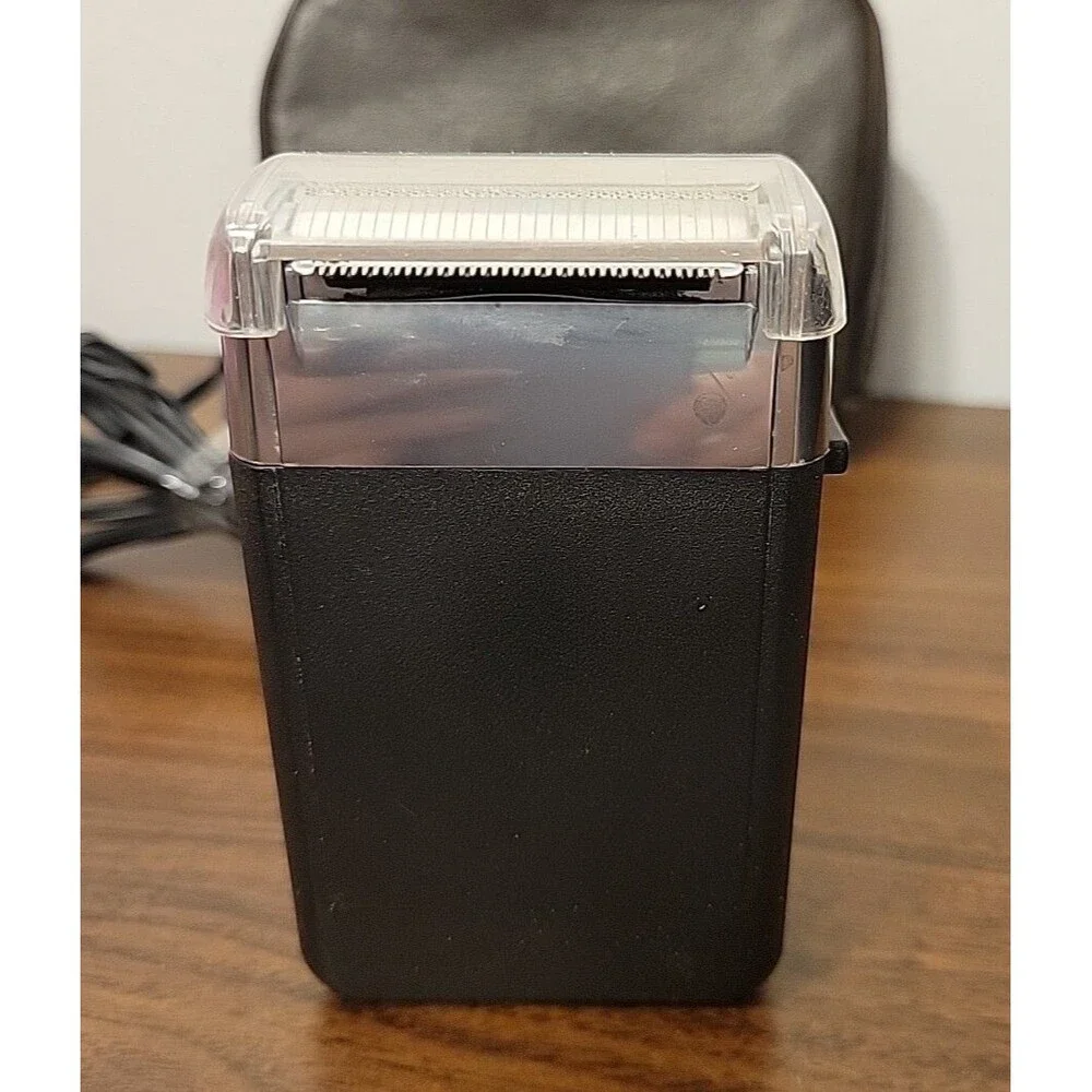 Vintage Remington 6MF1 Corded Men's Electric Shaver & Accessories ~ Works ~ USA - Picture 3 of 15